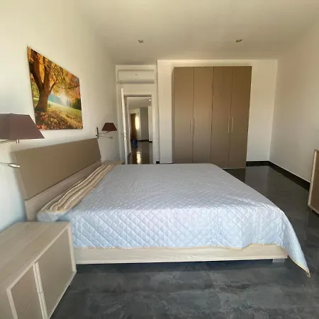 Frank's 350 Sqm Churchill Penthouse *