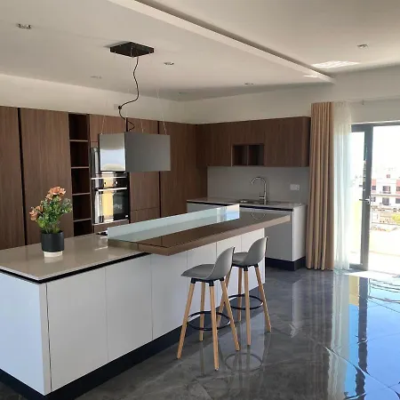 Frank's 350 Sqm Churchill Penthouse * San Ġwann