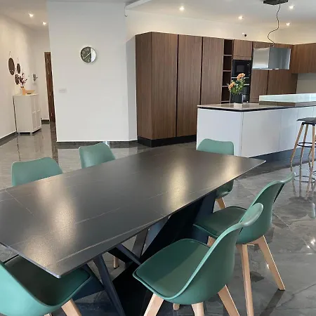Frank's 350 Sqm Churchill Penthouse *